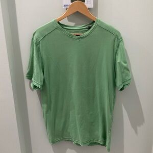 Tommy Bahama Green V-Neck Short Sleeve Tee Mens Size Medium Cotton